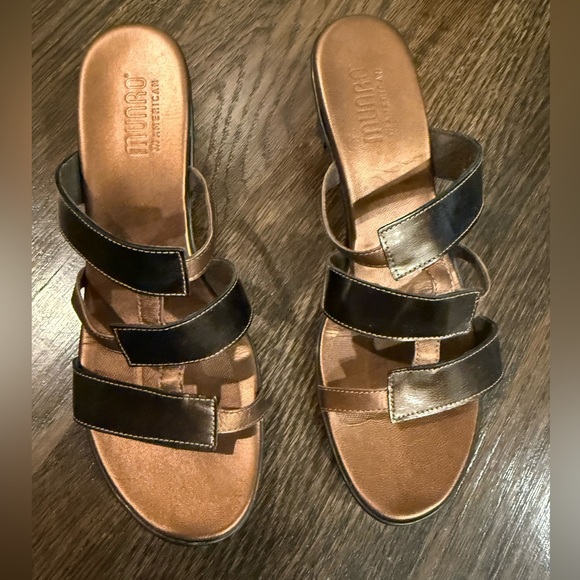 Munro Women's Bronze Sandals - Picture 1 of 7